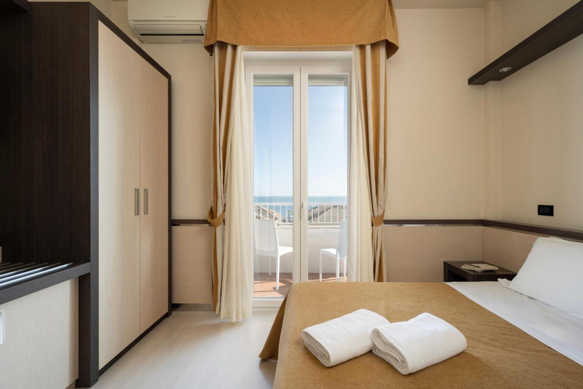 Hotel Mondial Porto Recanati Eksteriør billede